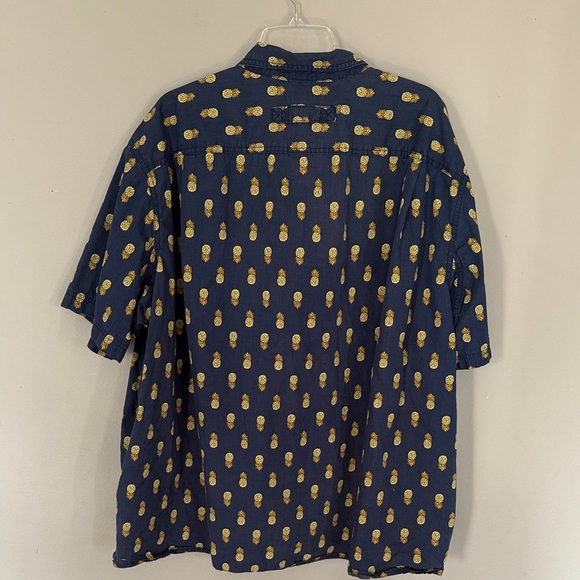 Duluth Trading Co Men's Navy Pineapple Print Shirt - Picture 3 of 3